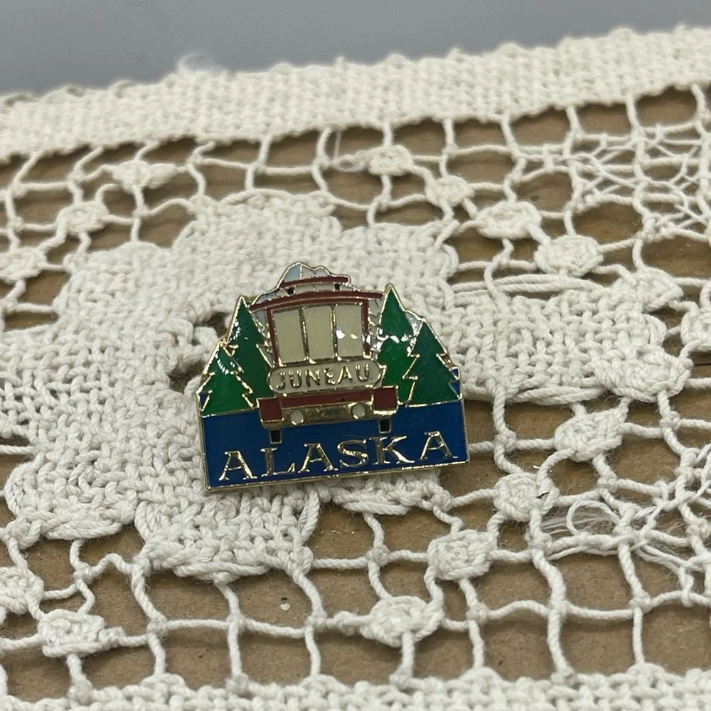 Alaska Souvenir Pin